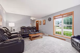 407 Kleine St, Deerfield, WI 53531 - Photo 4