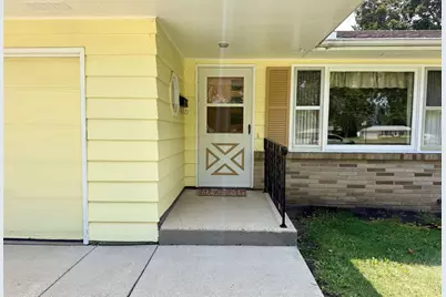2122 N Hawthorne Park Drive, Janesville, WI 53545 - Photo 2