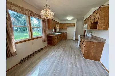 2122 N Hawthorne Park Drive, Janesville, WI 53545 - Photo 10