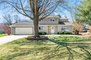 17 Park Crest Ct, Madison, WI 53711 - Photo 2