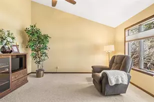 17 Park Crest Ct, Madison, WI 53711 - Photo 10