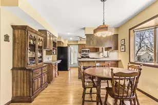 17 Park Crest Ct, Madison, WI 53711 - Photo 12
