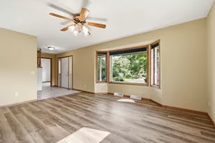 3966 Sunnyvale Dr, DeForest, WI 53532 - Photo 4