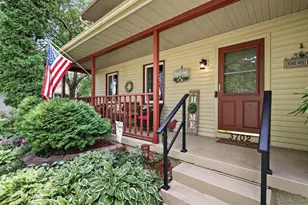 3702 Spring Hill Ct, Middleton, WI 53562 - Photo 4