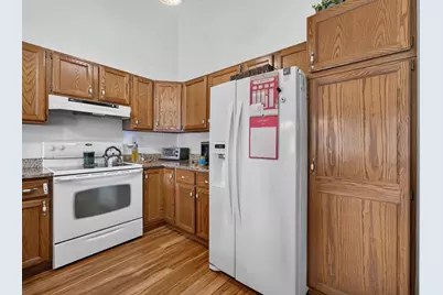 213 Broadway Drive, Sun Prairie, WI 53590 - Photo 4