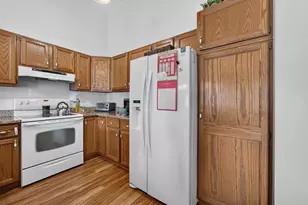 213 Broadway Dr, Sun Prairie, WI 53590 - Photo 4