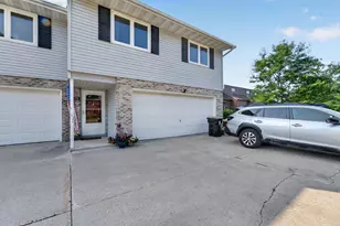 213 Broadway Dr, Sun Prairie, WI 53590 - Photo 1