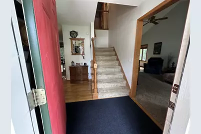 1643 Erin Hill, Stoughton, WI 53589 - Photo 4