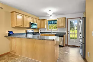 7215 Arctic Fox Dr, Madison, WI 53719 - Photo 12