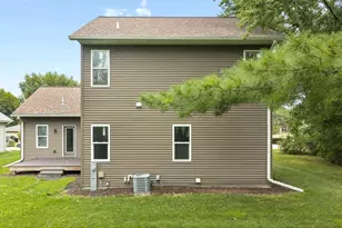5571 Cheryl Dr, Fitchburg, WI 53711 - Photo 8