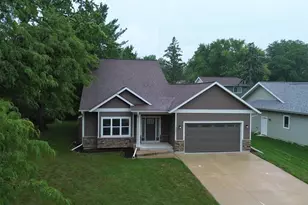 5571 Cheryl Dr, Fitchburg, WI 53711 - Photo 2