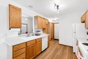 3222 Stonecreek Dr, Madison, WI 53719 - Photo 28