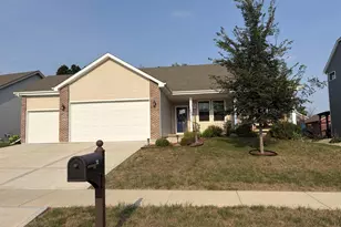 702 Merlot Ln, Cambridge, WI 53523 - Photo 2
