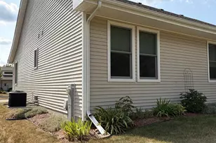 702 Merlot Ln, Cambridge, WI 53523 - Photo 4