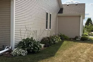 702 Merlot Ln, Cambridge, WI 53523 - Photo 8