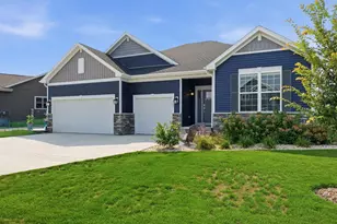 435 Peterson Trail, Oregon, WI 53575 - Photo 2