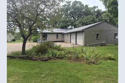 19 E Auburn Drive, Beloit, WI 53511 - Photo 2