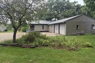 19 E Auburn Dr, Beloit, WI 53511 - Photo 1