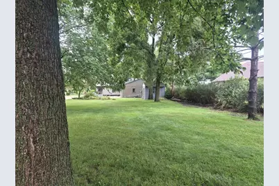 19 E Auburn Drive, Beloit, WI 53511 - Photo 4