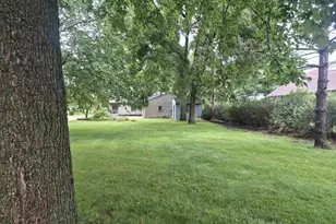 19 E Auburn Dr, Beloit, WI 53511 - Photo 4