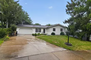 5 Yorktown Cir, Madison, WI 53711 - Photo 6