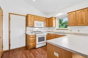 941 Vista Ridge Dr, Mount Horeb, WI 53572 - Photo 12