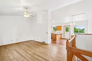 941 Vista Ridge Dr, Mount Horeb, WI 53572 - Photo 2