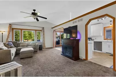 829 Edgemore Drive, Sun Prairie, WI 53590 - Photo 14