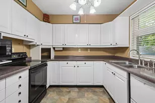 1937 Tennyson Ln, Madison, WI 53704 - Photo 2