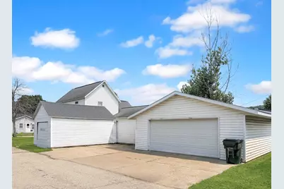 514 E Iowa Street, Prairie Du Chien, WI 53821 - Photo 2