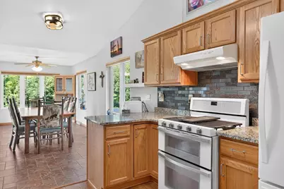 93 Queens Way, Fond du Lac, WI 54935 - Photo 18