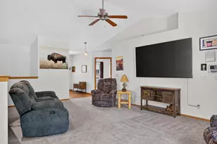 93 Queens Way, Fond du Lac, WI 54935 - Photo 8