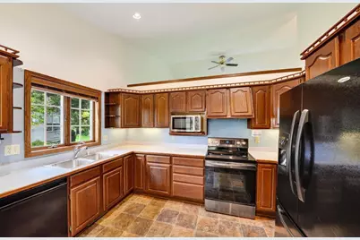 7862 W Oakbrook Circle, Madison, WI 53717 - Photo 6