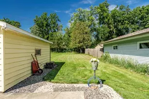 411 S Madison St, Janesville, WI 53536 - Photo 6