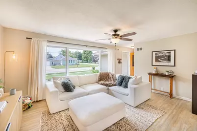 816 N Randall Avenue, Janesville, WI 53545 - Photo 6