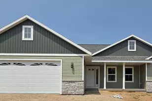 433 Gunderson Dr, Portage, WI 53901 - Photo 1