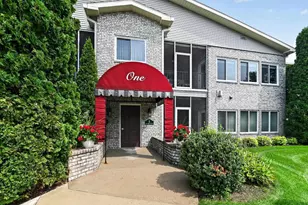 1 Cherokee Cir, Madison, WI 53704 - Photo 2