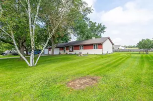 4710 W Greenfield Rd, Janesville, WI 53548 - Photo 2