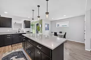 608 Sugar Maple Ln, Madison, WI 53593 - Photo 4