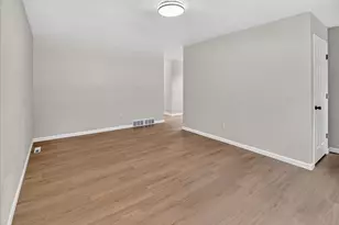 525 Berry St, Stoughton, WI 53589 - Photo 10