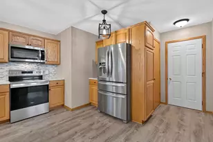 662 11th St, Baraboo, WI 53913 - Photo 8