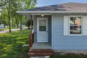 662 11th St, Baraboo, WI 53913 - Photo 2