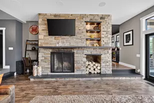 6444 Irving Dr, Sun Prairie, WI 53590 - Photo 4