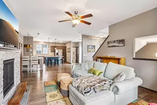 2665 Castle Rock Dr, Fitchburg, WI 53711 - Photo 8