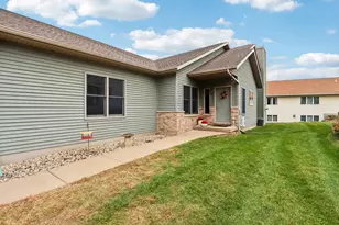 113 Jennifer Cir, Mount Horeb, WI 53572 - Photo 2