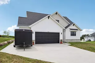 201 Trl Vw Ln, Lake Mills, WI 53551 - Photo 2