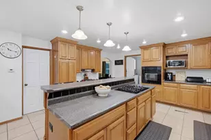 163 Valley Dr, Janesville, WI 53546 - Photo 6