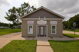 1201 S Beaumont Rd, Prairie Du Chien, WI 53821 - Photo 2