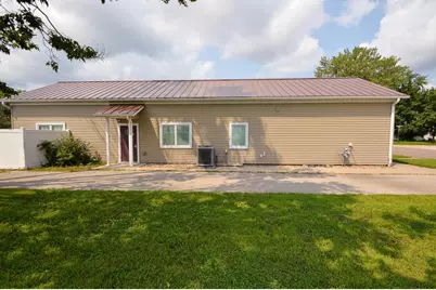 1201 S Beaumont Road, Prairie Du Chien, WI 53821 - Photo 8