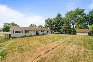 419 Coburn St, Delavan, WI 53115 - Photo 6